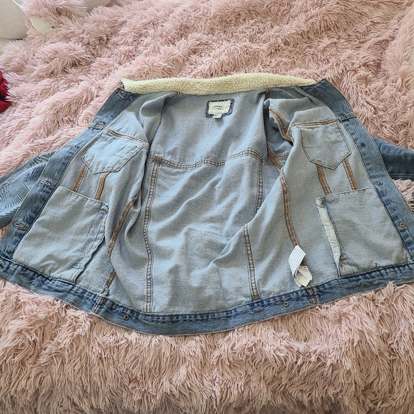 S Forever 21 Jean Jacket with faux fur trim - Picture 13 of 14